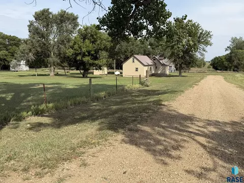 Exterior - 44666 289th St, Viborg, SD 57070 photo 4 of 29