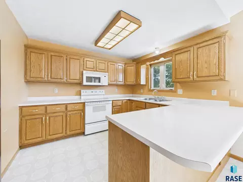 Kitchen - 505 Herman Cir, Tea, SD 57064 photo 3 of 5