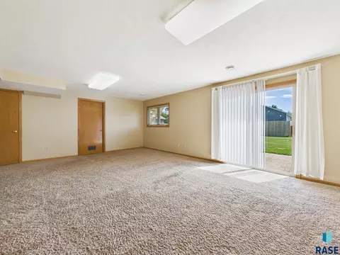 Living - 505 Herman Cir, Tea, SD 57064 photo 8 of 12