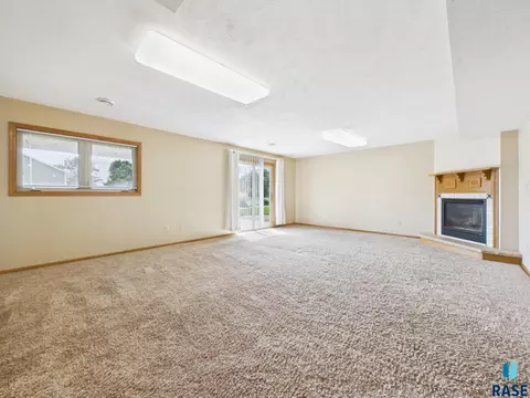 Living - 505 Herman Cir, Tea, SD 57064 photo 10 of 12
