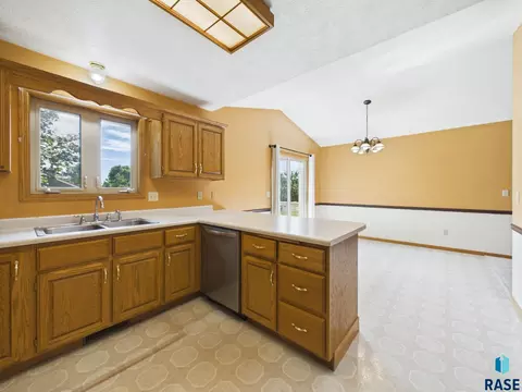 Kitchen - 505 Herman Cir, Tea, SD 57064 photo 5 of 5