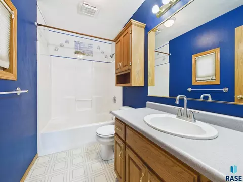 Bath - 505 Herman Cir, Tea, SD 57064 photo 1 of 4