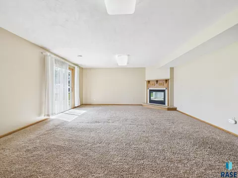 Living - 505 Herman Cir, Tea, SD 57064 photo 11 of 12