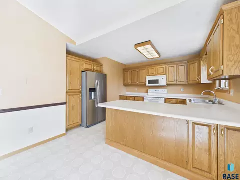 Kitchen - 505 Herman Cir, Tea, SD 57064 photo 2 of 5