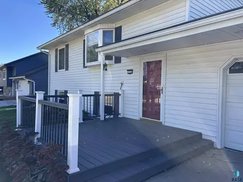 113 Ivy Ln, Harrisburg, SD 57032
