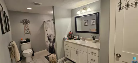 Bath - 2609 E Whisper Trl, Sioux Falls, SD 57108 photo 1 of 5