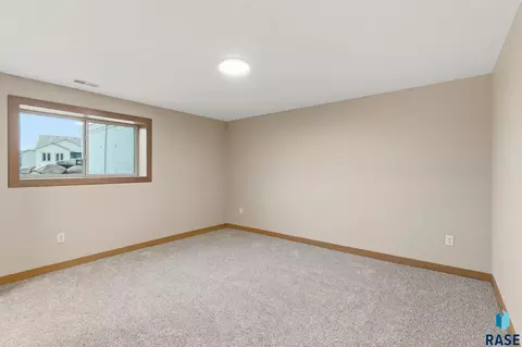 Bedroom - 2401 E Joshua Cir, Sioux Falls, SD 57108 photo 5 of 6