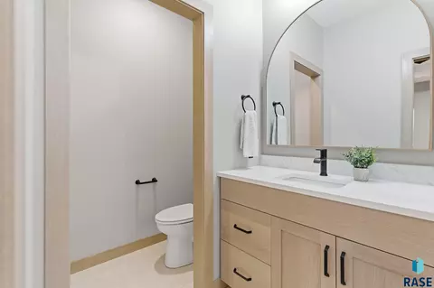 Bath - 2401 E Joshua Cir, Sioux Falls, SD 57108 photo 4 of 7