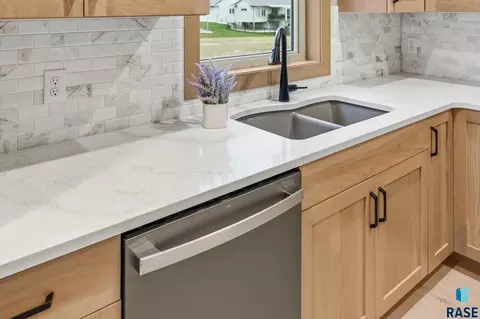 Kitchen - 2401 E Joshua Cir, Sioux Falls, SD 57108 photo 4 of 4