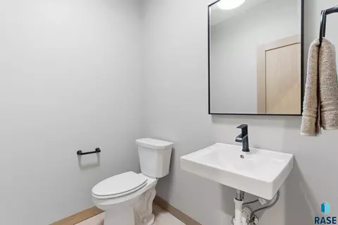 Bath - 2401 E Joshua Cir, Sioux Falls, SD 57108 photo 1 of 7