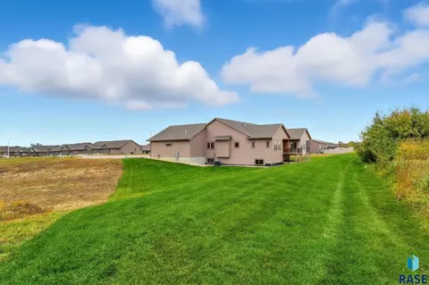 Exterior - 2401 E Joshua Cir, Sioux Falls, SD 57108 photo 2 of 6
