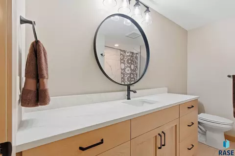 Bath - 2401 E Joshua Cir, Sioux Falls, SD 57108 photo 6 of 7