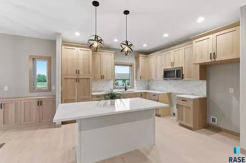 Kitchen - 2401 E Joshua Cir, Sioux Falls, SD 57108 photo 3 of 4