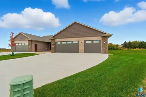 Exterior - 2401 E Joshua Cir, Sioux Falls, SD 57108 photo 6 of 6
