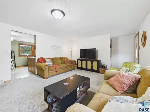 Living - 3912 E Claudette Dr, Sioux Falls, SD 57103 photo 2 of 5