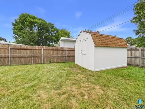 Exterior - 3912 E Claudette Dr, Sioux Falls, SD 57103 photo 6 of 6