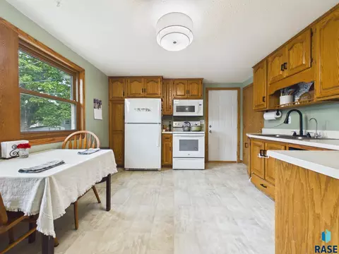 Kitchen - 3912 E Claudette Dr, Sioux Falls, SD 57103 photo 1 of 5