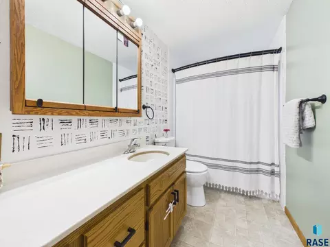 Bath - 3912 E Claudette Dr, Sioux Falls, SD 57103 photo 1 of 1