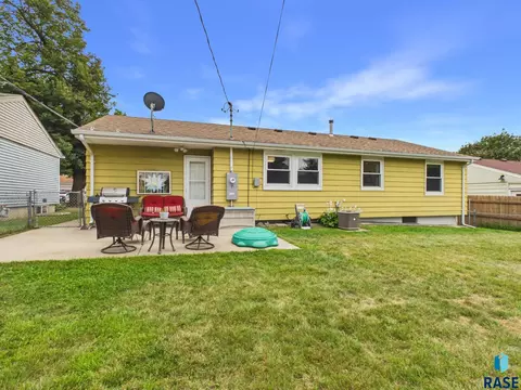 Exterior - 3912 E Claudette Dr, Sioux Falls, SD 57103 photo 5 of 6