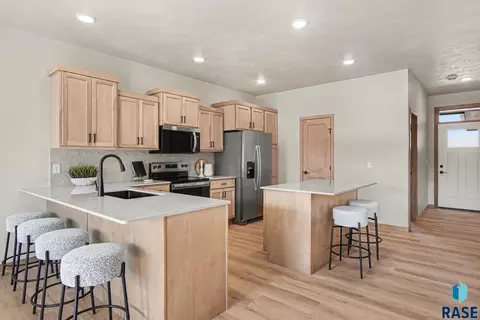 9303 W 43rd St, Sioux Falls, SD 57106
