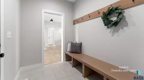 Entry Way - 5600 E Saddle Ridge Cir, Sioux Falls, SD 57110 photo 3 of 4