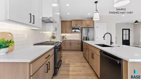 Kitchen - 5600 E Saddle Ridge Cir, Sioux Falls, SD 57110 photo 2 of 2