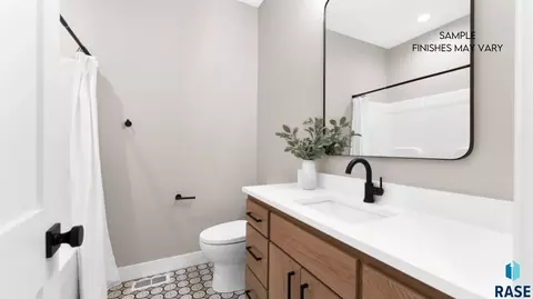 Bath - 5600 E Saddle Ridge Cir, Sioux Falls, SD 57110 photo 3 of 3