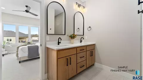 Bath - 5600 E Saddle Ridge Cir, Sioux Falls, SD 57110 photo 1 of 3