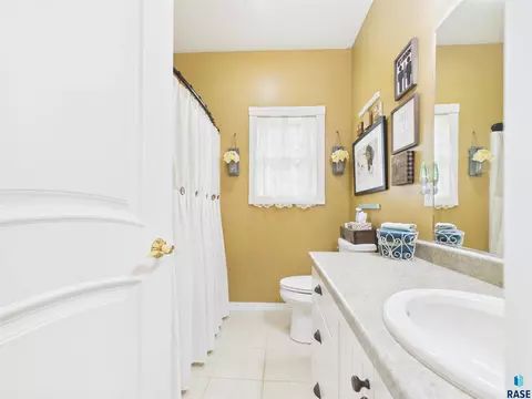 Bath - 23449 451 Ave, Madison, SD 57042 photo 2 of 2