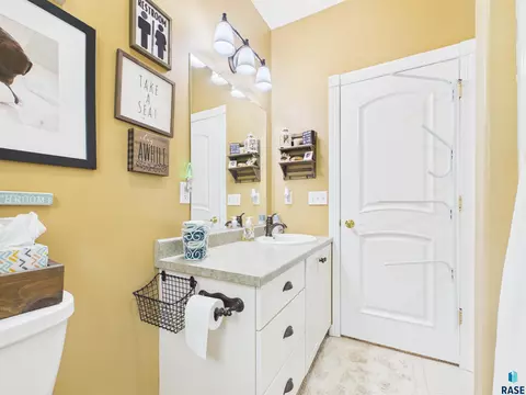 Bath - 23449 451 Ave, Madison, SD 57042 photo 1 of 2