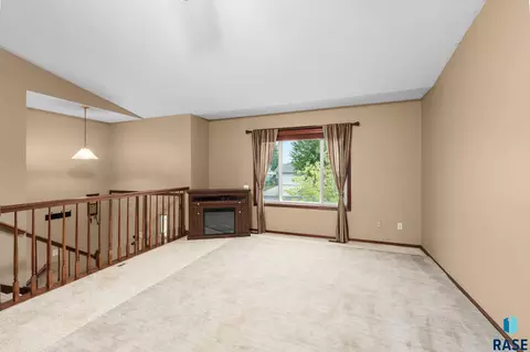 Living - 5609 S Cain Ave S, Sioux Falls, SD 57106 photo 2 of 3