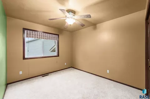Bedroom - 5609 S Cain Ave S, Sioux Falls, SD 57106 photo 2 of 2