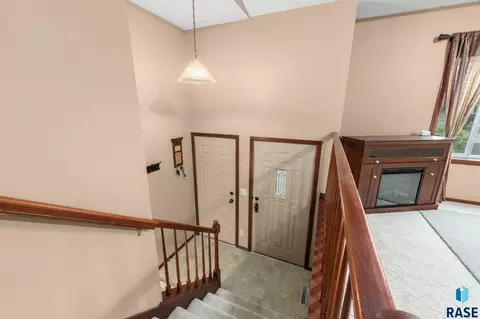 Entry Way - 5609 S Cain Ave S, Sioux Falls, SD 57106 photo 2 of 3