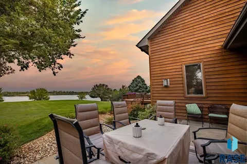 Exterior - 2817 Dailey Dr, Mitchell, SD 57301 photo 7 of 9
