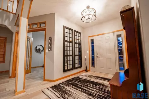 Entry Way - 2817 Dailey Dr, Mitchell, SD 57301 photo 1 of 1