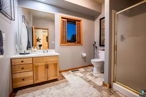 Bath - 2817 Dailey Dr, Mitchell, SD 57301 photo 2 of 6