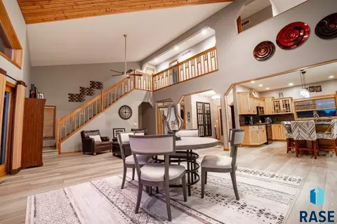 Dining - 2817 Dailey Dr, Mitchell, SD 57301 photo 1 of 1