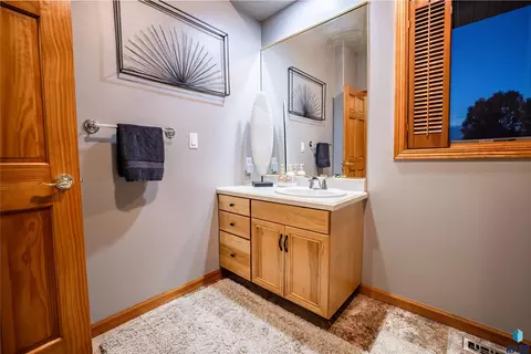 Bath - 2817 Dailey Dr, Mitchell, SD 57301 photo 1 of 6