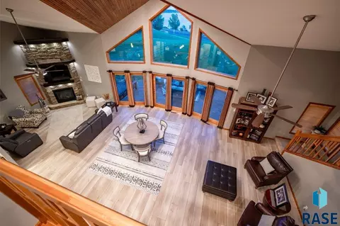 Living - 2817 Dailey Dr, Mitchell, SD 57301 photo 3 of 4