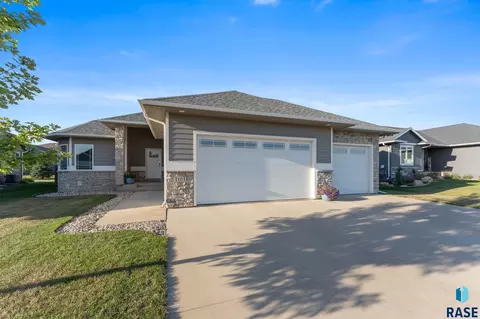 Exterior - 7104 E 38th St, Sioux Falls, SD 57110 photo 13 of 13