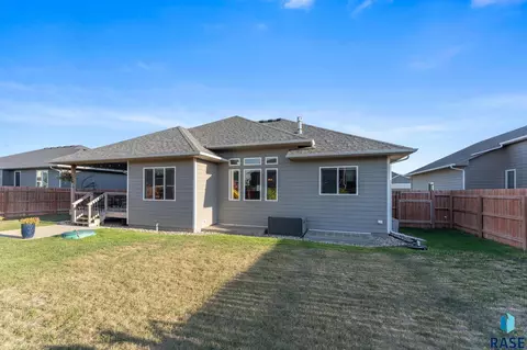 Exterior - 7104 E 38th St, Sioux Falls, SD 57110 photo 12 of 13
