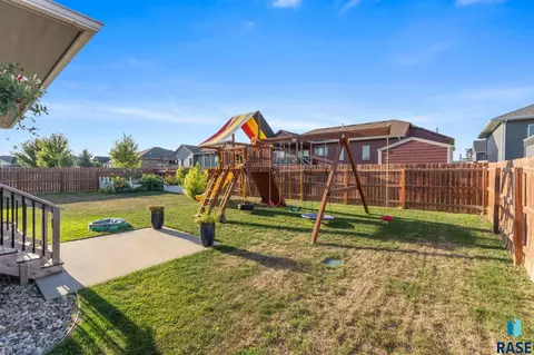 Exterior - 7104 E 38th St, Sioux Falls, SD 57110 photo 6 of 13