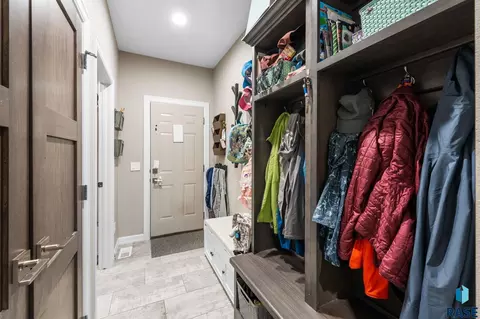Entry Way - 7104 E 38th St, Sioux Falls, SD 57110 photo 2 of 2