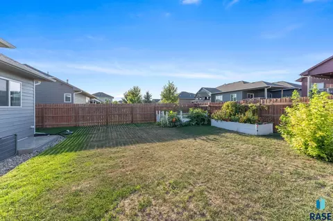 Exterior - 7104 E 38th St, Sioux Falls, SD 57110 photo 9 of 13
