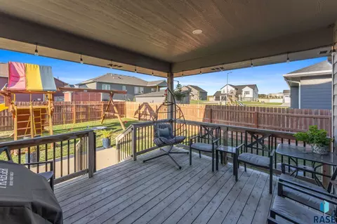 Exterior - 7104 E 38th St, Sioux Falls, SD 57110 photo 2 of 13