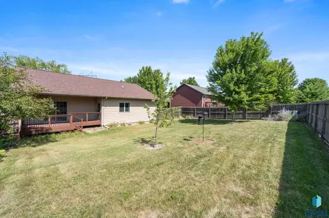 Exterior - 105 E Switch Grass Trl, Brandon, SD 57005 photo 8 of 9