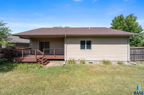 Exterior - 105 E Switch Grass Trl, Brandon, SD 57005 photo 7 of 9