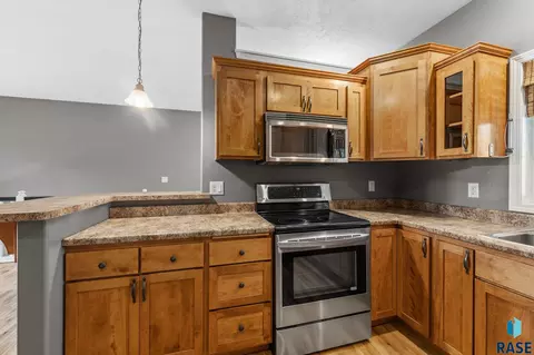 Kitchen - 105 E Switch Grass Trl, Brandon, SD 57005 photo 2 of 3