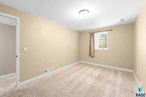 Bedroom - 105 E Switch Grass Trl, Brandon, SD 57005 photo 7 of 10