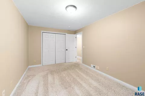 Bedroom - 105 E Switch Grass Trl, Brandon, SD 57005 photo 8 of 10